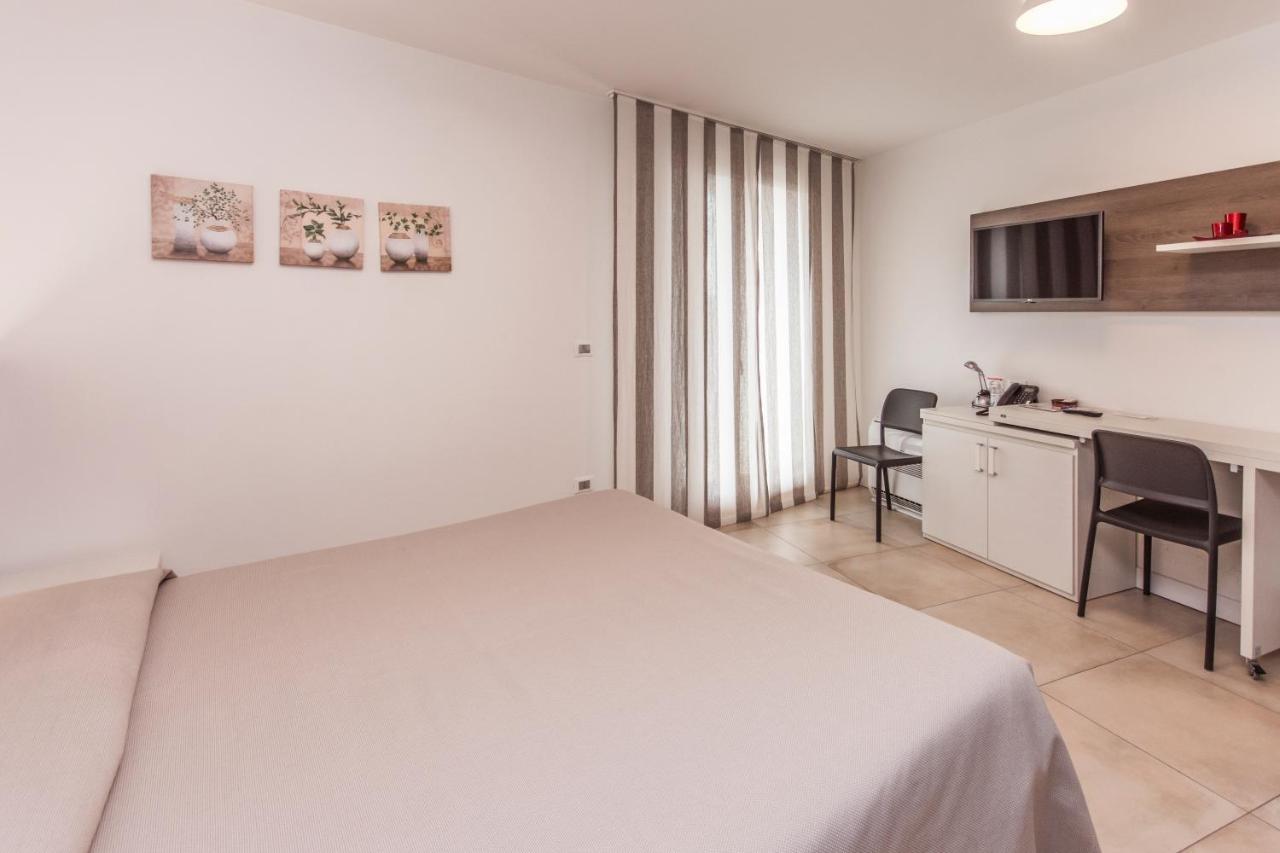 Hotel Ristorante Cigno - Camere And Aparthotel Латизана Екстериор снимка