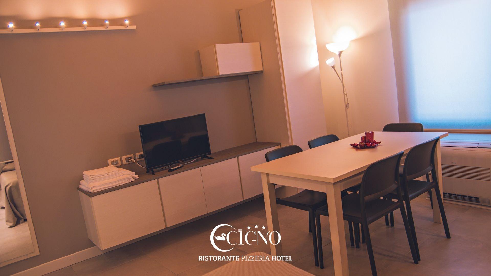 Hotel Ristorante Cigno - Camere And Aparthotel Латизана Екстериор снимка