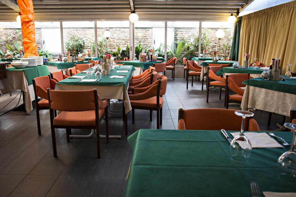 Hotel Ristorante Cigno - Camere And Aparthotel Латизана Екстериор снимка