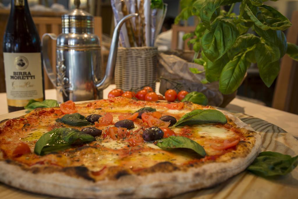 Hotel Ristorante Cigno - Camere And Aparthotel Латизана Екстериор снимка