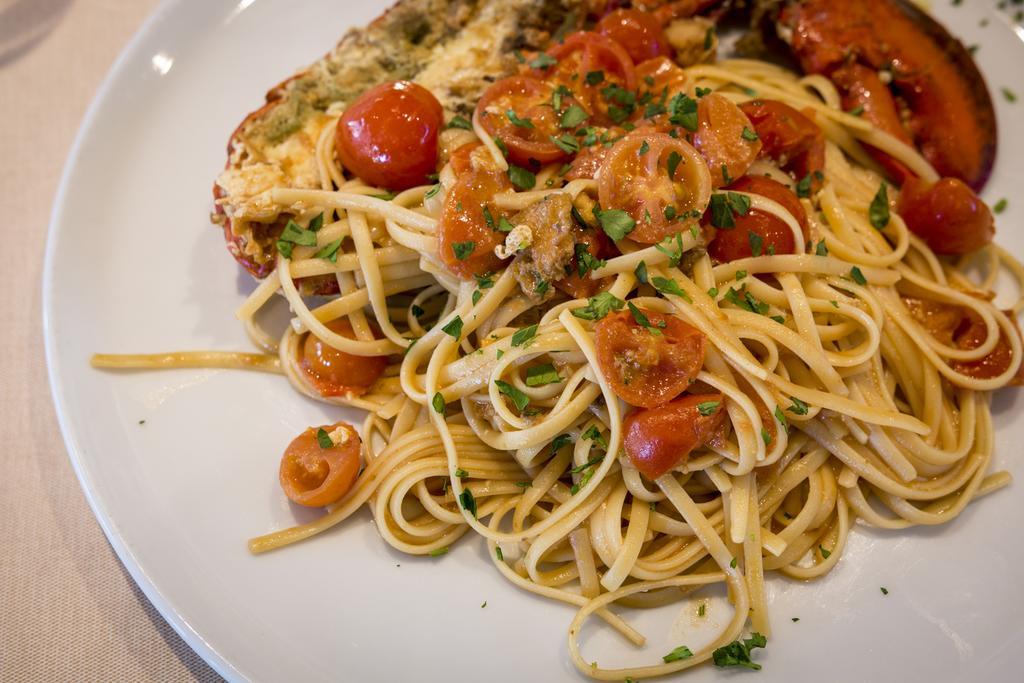 Hotel Ristorante Cigno - Camere And Aparthotel Латизана Екстериор снимка