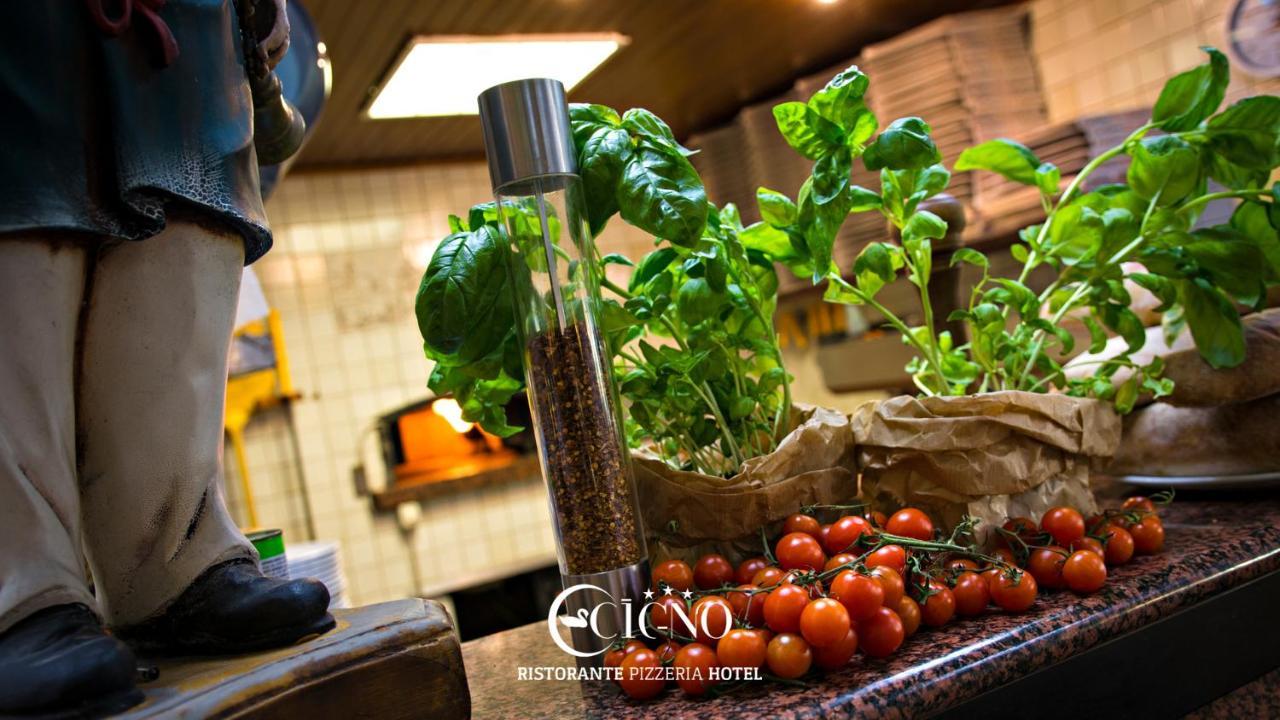 Hotel Ristorante Cigno - Camere And Aparthotel Латизана Екстериор снимка
