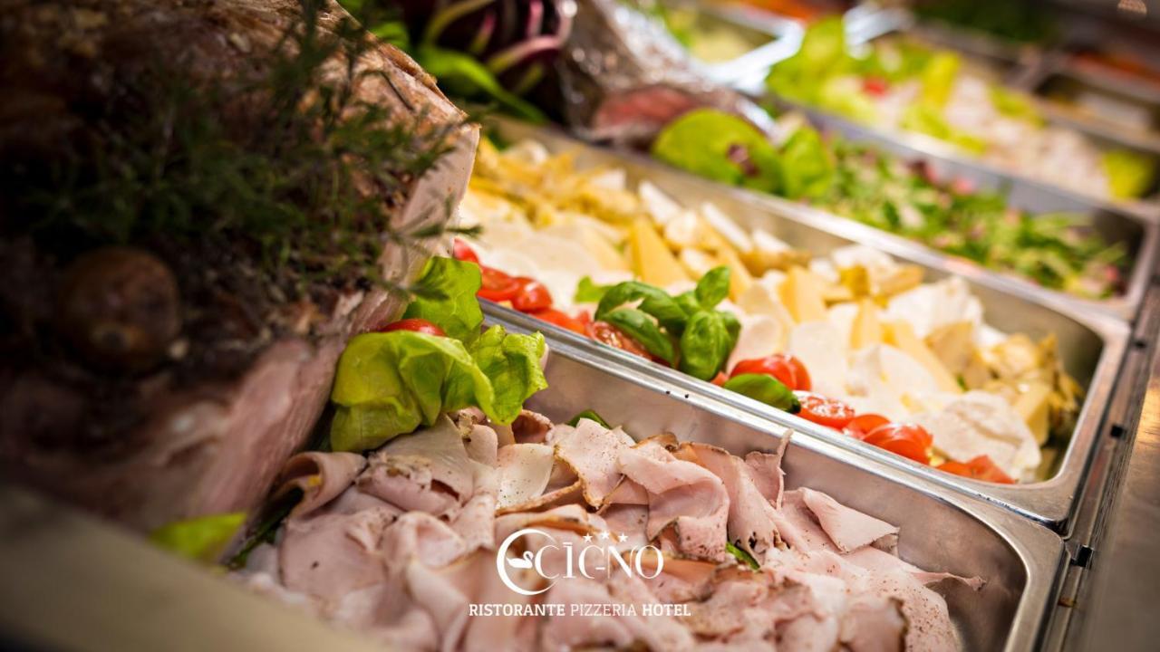 Hotel Ristorante Cigno - Camere And Aparthotel Латизана Екстериор снимка