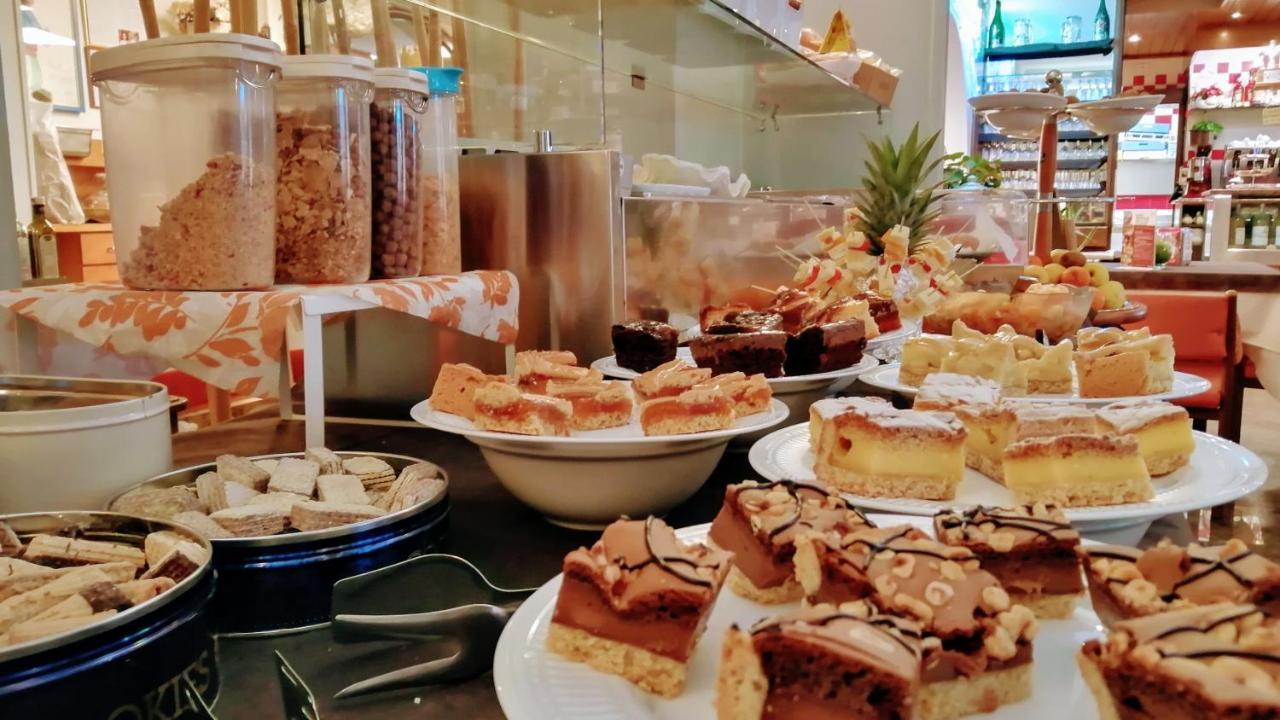 Hotel Ristorante Cigno - Camere And Aparthotel Латизана Екстериор снимка